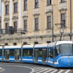 Linia 702: 40 lat na stołecznych ulicach – podróż przez historię podmiejskiej jubilatek