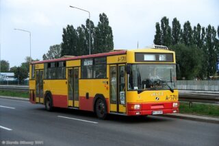Jelcz 120M #A560 | Przedsiębiorstwo Komunikacji Samochodowej sp. z o.o. w Grodzisku Mazowieckim| Data: 06 października 2001| Miejsce: Warszawa, ul. Połczyńska| Autor: Marcin Stiasny|