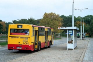 Jelcz 120M #A560 | Przedsiębiorstwo Komunikacji Samochodowej sp. z o.o. w Grodzisku Mazowieckim| Data: 06 października 2001| Miejsce: Warszawa, pętla 'Cm. Wolski' | Autor: Marcin Stiasny|