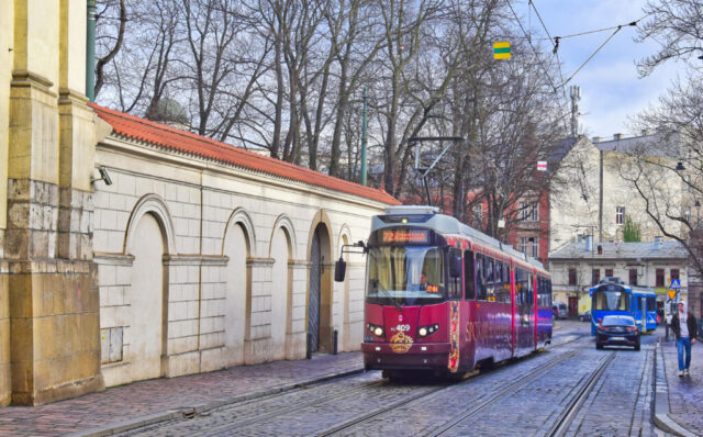 EU8N #HL409| Miejskie Przedsiębiorstwo Komunikacyjne S.A. w Krakowie| Data: 17 grudnia 2025| Miejsce: Kraków, ul. Dominikańska| Autor: Marcin Nowak