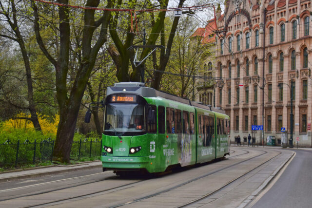 EU8N #HL419| Miejskie Przedsiębiorstwo Komunikacyjne S.A. w Krakowie| Data: 4 kwietnia 2023| Miejsce: Kraków, ul. Podwale| Autor: Marcin Nowak