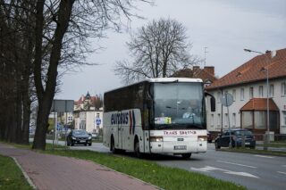 Van Hool T915 Acron #28| P.P.H.U. Trans-Service sp. z o.o. - Katowice| Data: 9 kwietnia 2016| Miejsce: Inowrocław, ul. Prezydenta Franklina Roosevelta.| Autor: Mateusz Gadziński|