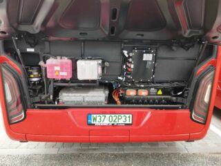 Yutong U12 #888 – silnik elektryczny i osprzęt| Miejski Zakład Komunikacyjny Sp. z o. o. w Jeleniej Górze| Data: 6 maja 2025| Miejsce: Jelenia Góra, ul. Wolności – zajezdnia MZK| Autor: Krzysztof Soboń