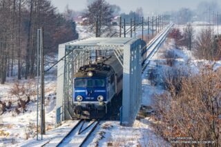 HCP 303E EP07-401| PKP Intercity S. A.| Data: 5 lutego 2014| Miejsce: szlak Radzymin - Emilianów| Autor: Marek Pawlukowicz
