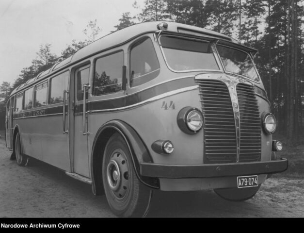 Autobus Śląskich Linii Autobusowych zbudowany na podwoziu firmy Leyland| Foto: Narodowe Archiwum Cyfrowe, 1938 r.|