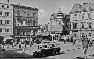 Austro-Fiat o nr taborowym #4| Bielsko-Bialska Spółka Elektryczna i Kolejowa S.A. w Bielsku| Miejsce: Bielsko, pl. B. Chrobrego| Data: 1936/1937| Archiwum Bielskiego Towarzystwa Tramwajowego|