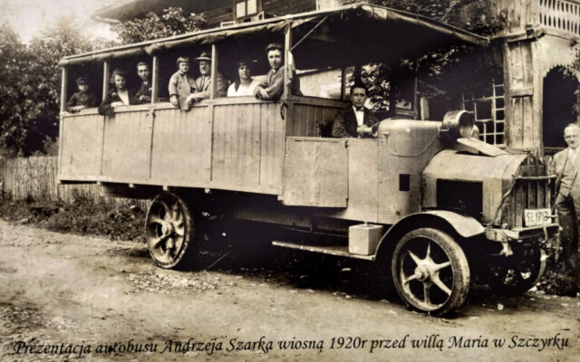 Auto-omnibus Andrzeja Szarka kursujący na linii Bielsko-Szczyrk| Foto: Archiwum rodziny Szarek, fotografia udostępniona dzięki uprzejmości ks. dr Piotra Szarka|