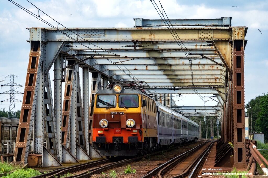 EP09 – najszybsza krajowa lokomotywa czasów PRL* - Historia Transportu ...