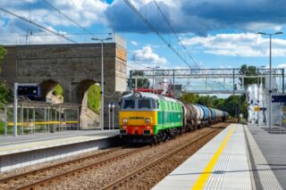 Pafawag 201E ET22-233| PKP Cargo S.A.| Data: 15 sierpnia 2016| Miejsce: Kraków Sanktuarium| Autor: Marek Pawlukowicz