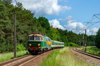 Pafawag 201E ET22-581| PKP Cargo S.A. (w użyciu Przewozy Regionalne Sp. z o. o.)| Data: 20 czerwca 2010| Miejsce: Szczecin Dąbie Osiedle| Autor: Marek Pawlukowicz
