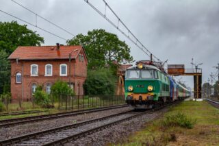 Pafawag 201E ET22-623| PKP Cargo S.A. (w użyciu Przewozy Regionalne Sp. z o. o.)| Data: 23 lipca 2011| Miejsce: Rokita| Autor: Marek Pawlukowicz