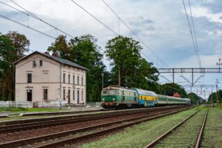 Pafawag 201E ET22-808| PKP Cargo S.A. (w użyciu Przewozy Regionalne Sp. z o. o.)| Data: 28 sierpnia 2010| Miejsce: Rębusz| Autor: Marek Pawlukowicz