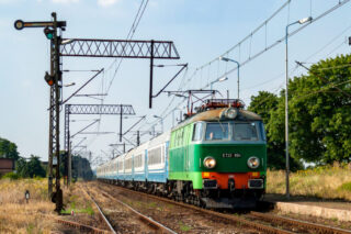 Pafawag 201E ET22-894| PKP Cargo S.A. (w użyciu PKP Intercity S.A.)| Data: 22 lipca 2006| Miejsce: Ługi Górzyckie| Autor: Marek Pawlukowicz