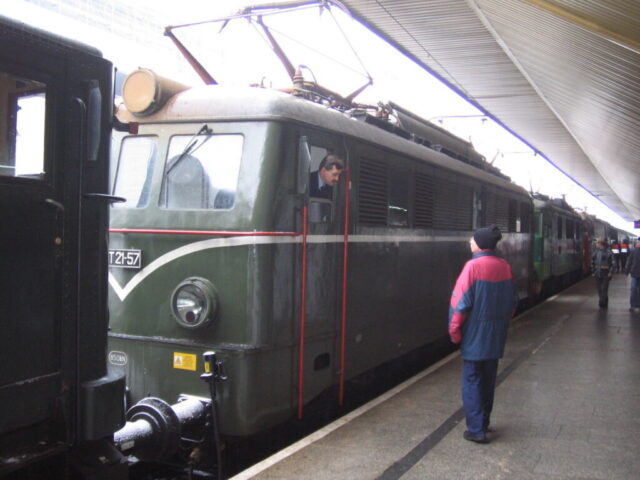 Pafawag 3E ET21-57| PKP Cargo S.A.| Data: 26 listopada 2005| Miejsce: Kraków Główny| Autor: Lee Barras| Źródło: www.commons.wikimedia.org