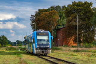 Pesa Bydgoszcz 214Ma SA103-010| Województwo Zachodniopomorskie (w użyciu Polregio S.A.)| Data: 29 września 2012| Miejsce: Barzkowice| Autor: Marek Pawlukowicz