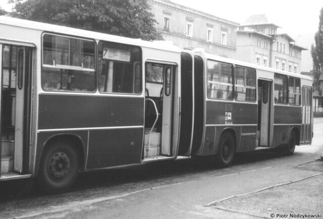 Ikarus 280.26 #619| Miejski Zakład Komunikacyjny Sp. z o. o. w Jeleniej Górze Data: 14 lipca 1991| Miejsce: Jelenia Góra (Sobieszów), ul. Cieplicka| Autor: Piotr Nodzykowski