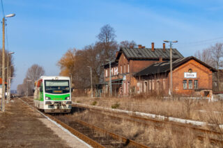 ZNTK Poznań 213Ma SA105-102| Województwo Lubuskie (użytkowany przez Polregio S. A.)| Data: 24 marca 2006| Miejsce: Bieniów| Autor: Marek Pawlukowicz