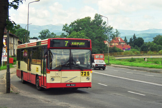 Volvo B10BLE #725| Miejski Zakład Komunikacyjny Sp. z o. o. w Jeleniej Górze| Data: 9 lipca 1998| Miejsce: Jelenia Góra (Cieplice), ul. Wolności/ ul. Junaków| Autor: Tomasz Flaga