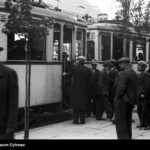 Trójkąt przy Okrzei – codzienny manewr w cieniu przemysłowej historii