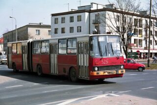 Ikarus 280.26 #525| Komunikacja Miejska - Płock sp. z o.o.| Data: 9 kwietnia 1996| Miejsce: Płock, ul. Bielska| Autor: Marcin Stiasny|