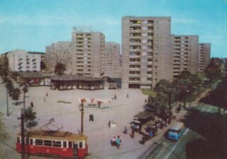 Konstal N – czerwone pudło z kremowym pasem okiennym| Sosnowiec ul. 3 Maja / ul. Piłsudskiego| Data: Lata 70-80 XX wieku| Zbiory prywatne Paweł Ptak|
