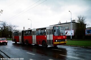 Ikarus 280.26 #3018| Miejskie Zakłady Autobusowe sp. z o.o. w Warszawie| Data: październik 1995 r.| Miejsce: Warszawa, al. Wilanowska| Autor: Piotr Nodzykowski|
