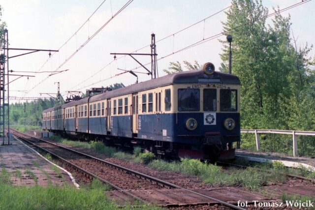 EN57-402 jako pociąg służbowy na przystanku służbowym Szczakowa Most| KP Szczakowa| 21.05.1996| Autor: Tomasz Wójcik|
