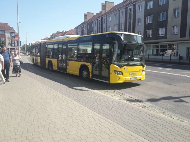 Scania Citywide CN320UA 6×2/2 EB #2082| Miejski Zakład Komunikacji Sp. z o.o. - Koszalin| Data: 14 sierpnia 2025| Miejsce: Koszalin, ul. Zwycięstwa/ ul. 1 Maja/ ul. Młyńska| Autor: Marcin Czech