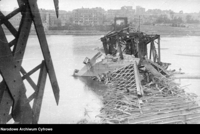 Zniszczony most Kierbedzia w Warszawie2| Narodowe Archiwum Cyfrowe|