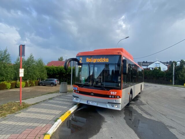 Autsosan Sancity M12LF CNG #957 Miejskie Przedsiębiorstwo Komunikacyjne w Rzeszowie Sp. z o.o. Data: 22 marca 2022 Miejsce: Rzeszów, ul. Kardynała Karola Wojtyły Autor: Piotr Tunicki