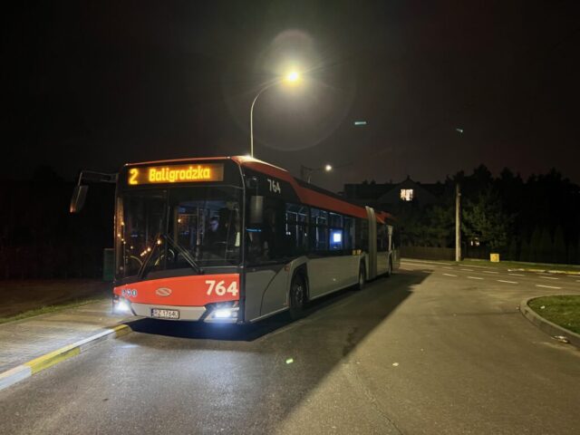 Solaris Urbino 18 IV #764 Miejskie Przedsiębiorstwo Komunikacyjne w Rzeszowie Sp. z o.o. Data: 15 grudnia 2023 Miejsce: Rzeszów, ul. Kardynała Karola Wojtyły Autor: Piotr Tunicki