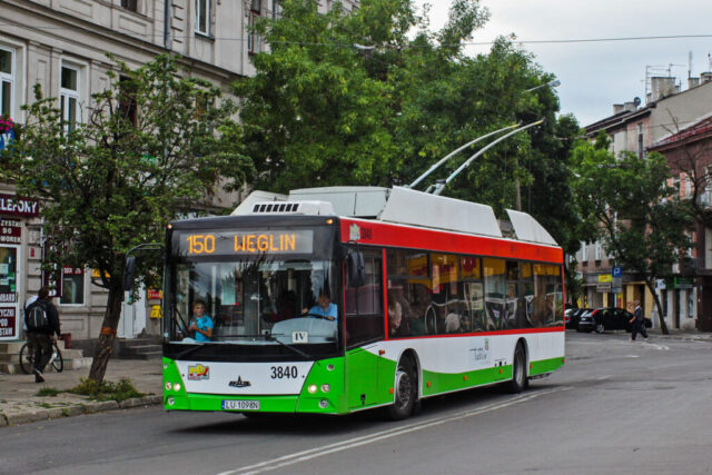 MAZ 203T8M #3840| Miejskie Przedsiębiorstwo Komunikacyjne - Lublin - sp. z o.o. - Lublin| Data: 12 czerwca 2011| Miejsce: Lublin, pl. Dworcowy| Autor: Jacek Pudło