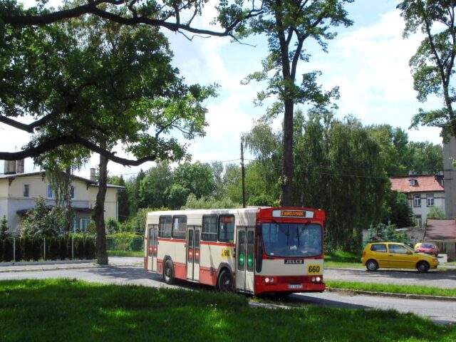 Jelcz M11 #660| Miejski Zakład Komunikacyjny Sp. z o. o. w Jeleniej Górze| Data: 7 czerwca 2009| Miejsce: Mysłakowice, ul. Daszyńskiego| Autor: Krzysztof Soboń