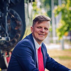 Przemysław Brych "Konduktor Przemek"| źródło: profil FB "Konduktor Przemek"|