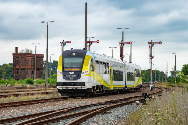 Newag 220M SA137-005| Województwo Lubuskie (użytkowany przez Polregio S.A.)| Data: 31 lipca 2019| Miejsce: Kostrzyn Towarowy| Autor: Marek Pawlukowicz