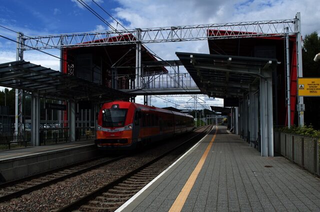 Newag 221M SA138-005| Polregio S.A.| Data: 26 sierpnia 2025| Miejsce: Gdańsk Kiełpinek| Autor: Phil Richards| Źródło: www.commons.wikimedia.org