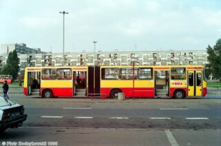 Ikarus 280.38A #5430| Miejskie Zakłady Autobusowe m. st. Warszawy| Data: październik 1995 r.| Miejsce: Warszawa, pętla "Dw. Wschodni /Kijowska/"| Autor: Piotr Nodzykowski|