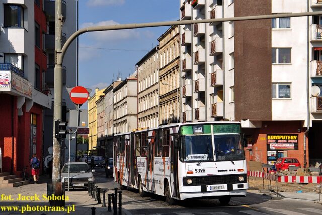 Ikarus 280.70E #5322| Miejskie Przedsiębiorstwo Komunikacyjne Sp. z o. o. - Wrocław| Data: 18 września 2012| Miejsce: Wrocław, ul. Dworcowa| Autor: Jacek Sobota