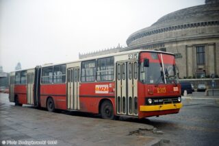 Ikarus 280.26 #2315 | Miejskie Zakłady Autobusowe sp. z o.o. w Warszawie | Data: wrzesień 1995 r. | Miejsce: Warszawa, ul. Emilii Plater | Autor: Piotr Nodzykowski |
