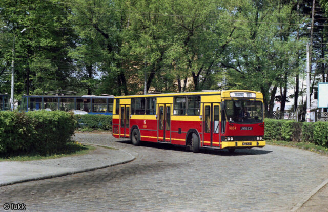 Jelcz 120MM/1 #9004| Miejskie Przedsiębiorstwo Komunikacyjne Sp. z o. o. - Wrocław| Data: maj 2003| Miejsce: Wrocław, ul. Mickiewicza (pętla Sępolno)| Autor: Łukasz Musiał