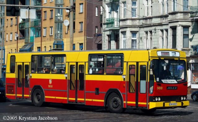 Jelcz 120MM/1 #9010| Miejskie Przedsiębiorstwo Komunikacyjne Sp. z o. o. - Wrocław| Data: 2 września 2005| Miejsce: Wrocław. pl. Bema| Autor: Krystian Jacobson