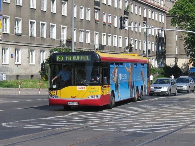 Solaris Urbino 15 #8731| Miejskie Zakłady Autobusowe sp. z o.o. w Warszawie| Data: 24 czerwca 2005 r.| Miejsce: Warszawa, ul. ks. Józefa Popiełuszki| Autor: Hubert Adamiak| Źródło: www.phototrans.pl|