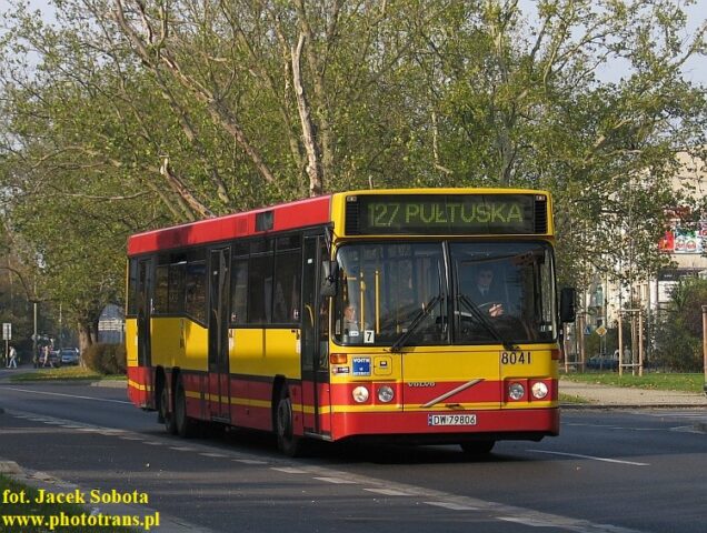 Volvo B10BLE 6x2 #8041| Miejskie Przedsiębiorstwo Komunikacyjne Sp. z o. o. - Wrocław| Data: 4 listopada 2004| Miejsce: Wrocław, al. Wiśniowa| Autor: Jacek Sobota