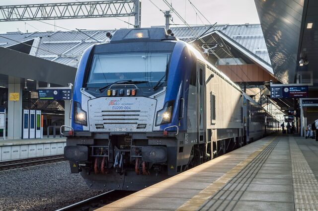 Newag Griffin E4MSPa EU200-004| PKP Intercity S.A.| Data: 24 marca 2026| Miejsce: Warszawa Zachodnia| Autor: rail fox| Źródło: www.commons.wikimedia.org