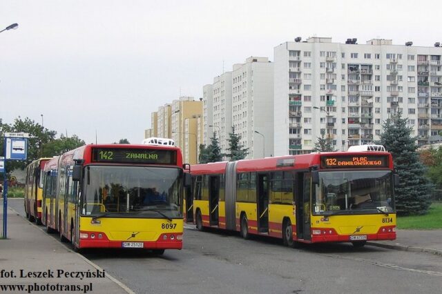 Volvo 7000A #8097| Volvo 7700A #8134| Miejskie Przedsiębiorstwo Komunikacyjne Sp. z o. o. - Wrocław| Data: 17 sierpnia 2005| Miejsce: Wrocław (Nowy Dwór), ul. Rogowska| Autor: Leszek Peczyński