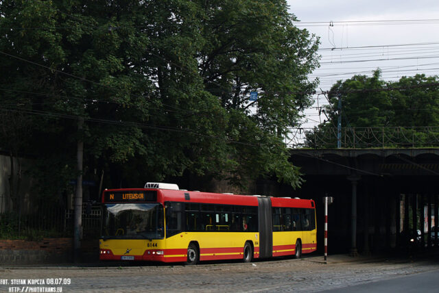 Volvo 7700A #8144| Miejskie Przedsiębiorstwo Komunikacyjne Sp. z o. o. - Wrocław| Data: 8 lipca 2009| Miejsce: Wrocław, u. Stawowa/ul. Peronowa| Autor: Stefan Kopcza