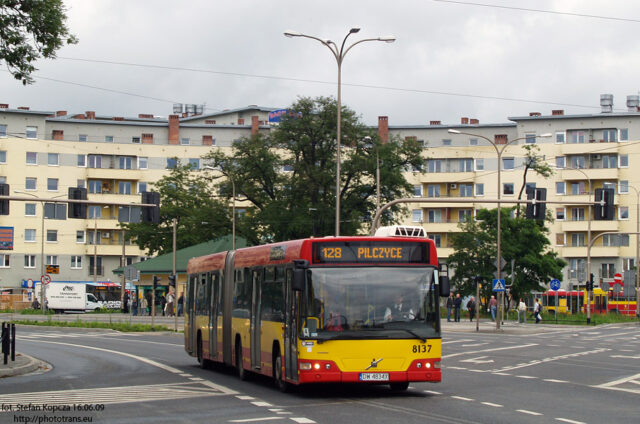 Volvo 7700A #8137| Miejskie Przedsiębiorstwo Komunikacyjne Sp. z o. o. - Wrocław| Data: 16 czerwca 2009| Miejsce: Wrocław, al. Kromera| Autor: Stefan Kopcza