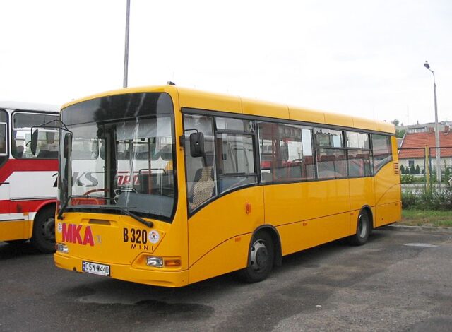 Autosan A613MN #B320| Przedsiębiorstwo Komunikacji Samochodowej sp. z o.o. w Bydgoszczy| Data: 19 sierpnia 2003 r.| Miejsce: Świecie, dworzec PKS| Autor: Jacek Sobota| Źródło: www.phototrans.pl|