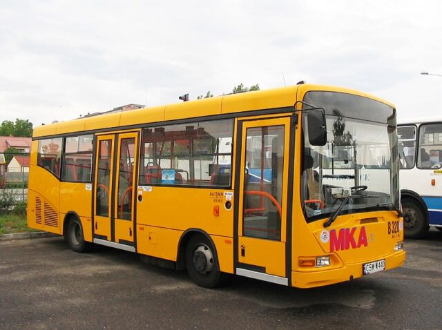 Autosan A613MN #B320| Przedsiębiorstwo Komunikacji Samochodowej sp. z o.o. w Bydgoszczy| Data: 19 sierpnia 2003 r.| Miejsce: Świecie, dworzec PKS| Autor: Jacek Sobota| Źródło: www.phototrans.pl|