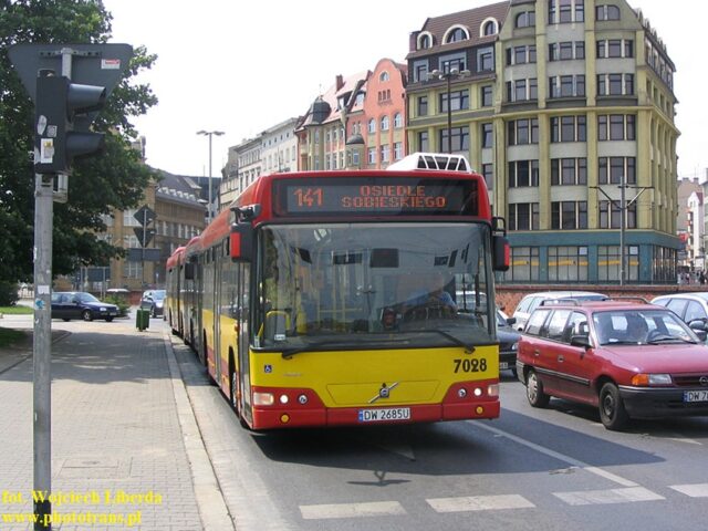 Volvo 7700 #7028| Miejskie Przedsiębiorstwo Komunikacyjne Sp. z o. o. - Wrocław| Data: 24 czerwca 2006| Miejsce: Wrocław, Plac Dominikański| Autor: Wojciech Liberda
